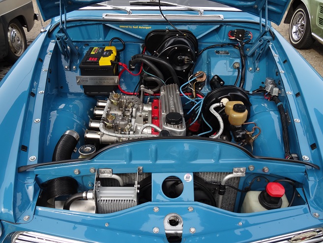 Et kig ned i motorummet på en Volvo Amazon - Foto: F.P.