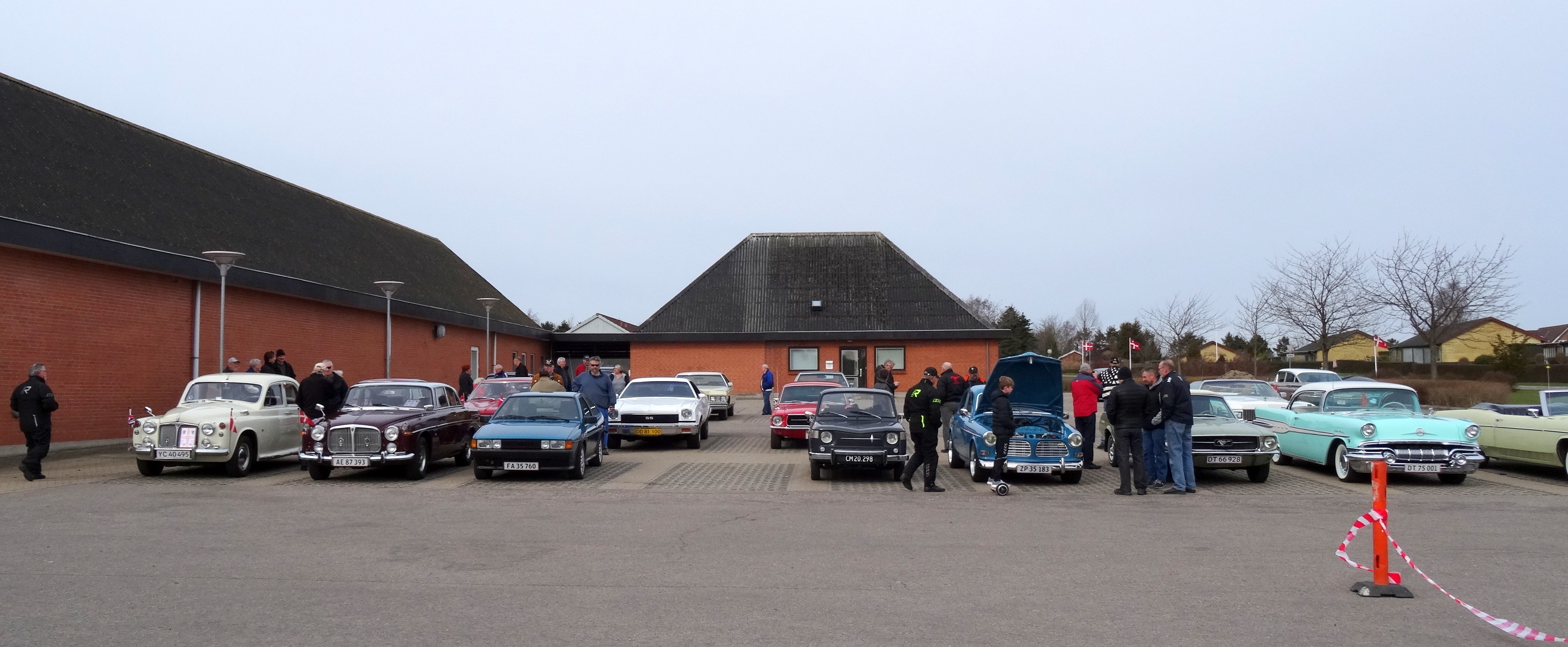 Veteranbiltræf i Svebølle Centret d. 2. april 2016 - 2 - Foto: F.P.