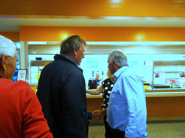 Gensynsglæden var stor, da den tidligere fodboldlegende Per Røntved og Sepp Piontek pludselig stod over for hinanden. Foto: F.P.