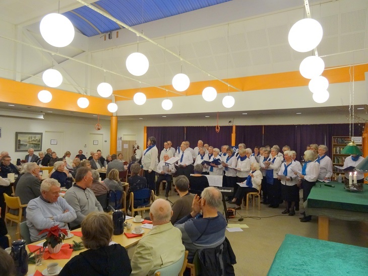 Koret er klar til at begynde koncerten. Foto: F.P.