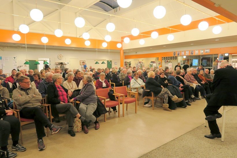 Svebølle Aktivitetscenters cafélokale er fyldt til sidste plads. Foto: F.P.