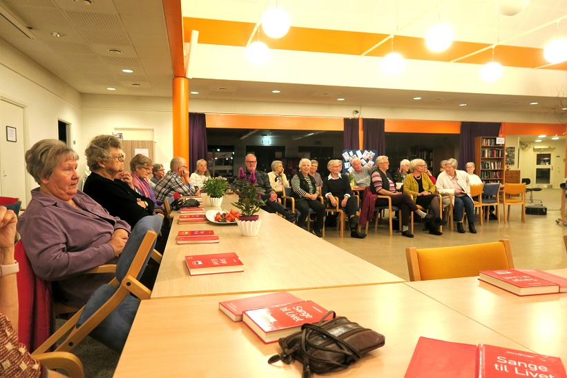 Omkring 45 var mødt frem til aftenens foredrag. Foto: F.P.